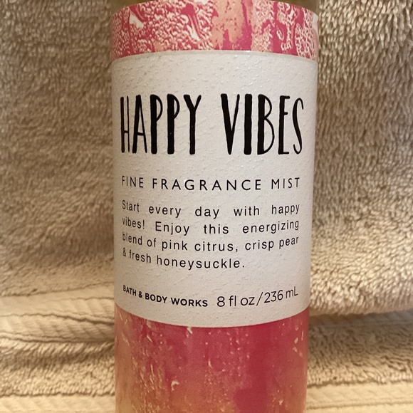 😊  Bath & Body Works Happy Vibes Fragrance Mist RARE RETIRED 😊 - Picture 1 of 3